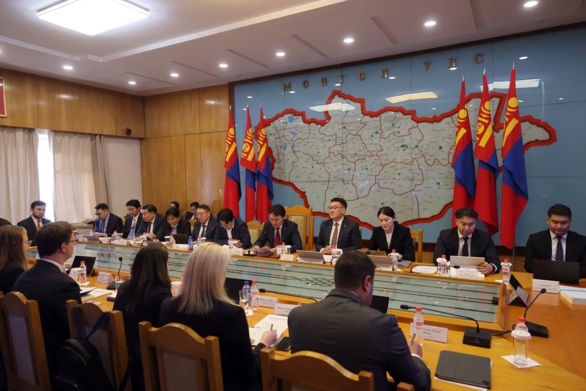 Оюутолгой төслийн хувь нийлүүлэгчдийн зээлийн хүүг хэлэлцэх хэлэлцээрийг эхлүүллээ