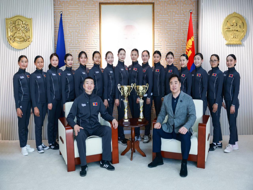 НИТХ-ын дарга А.Баяр дэлхийн аварга “ROYAL DANCE” хамтлагийн бүжигчдийг хүлээн авч уулзлаа