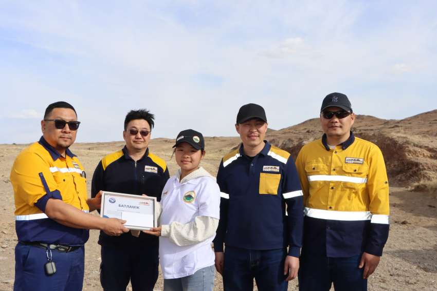 Дэлхийн усны өдрийг тохиолдуулан Цогт-Овоо сумын Билгэх булгийн ойр орчмыг цэвэрлэх арга хэмжээ зохион байгууллаа