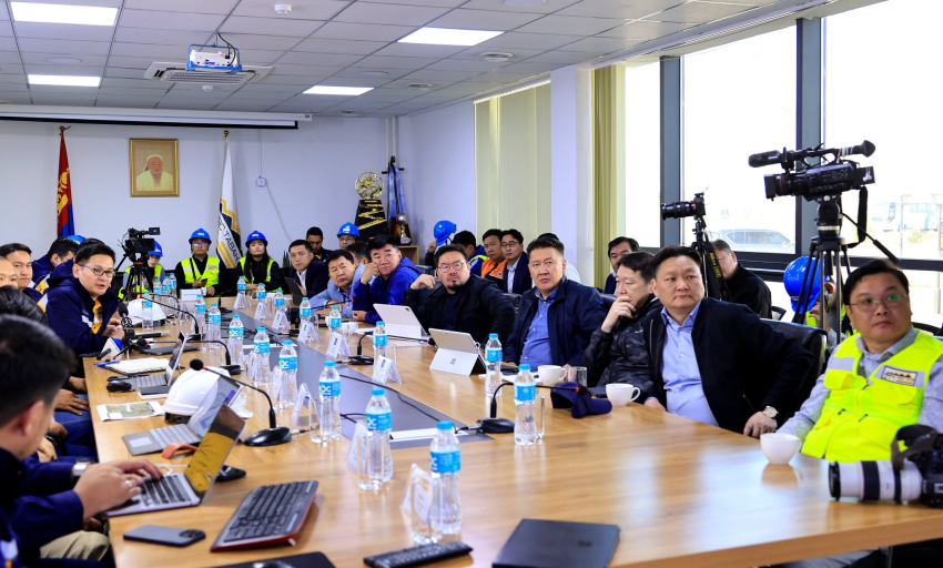 Ерөнхий сайд Г.Занданшатар "Эрдэнэс Тавантолгой"-н уурхайд ажиллалаа